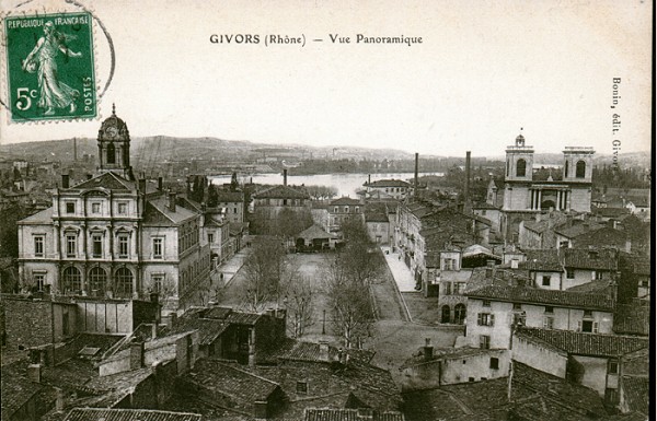 mairie_vue_densemble_de_la_place_de_la_Nation2.jpg