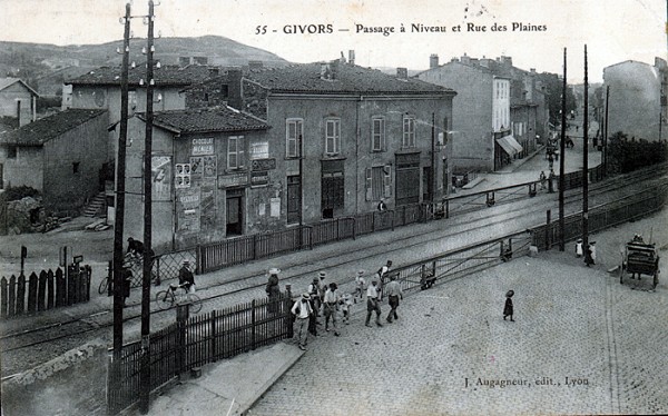 passage_a_niveau_et_rue_des_plaines.jpg